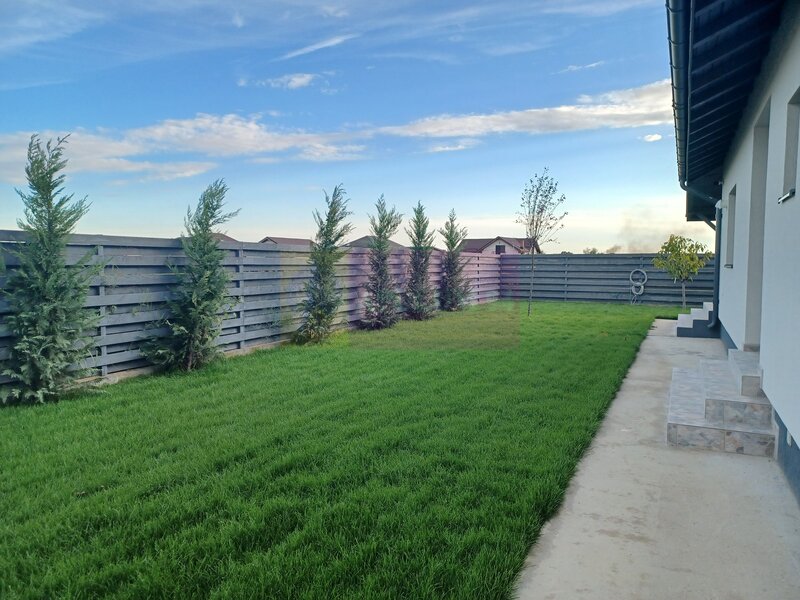 Casa 4 camere 162 mp, 115 utili, curte 505 mp, Sabareni